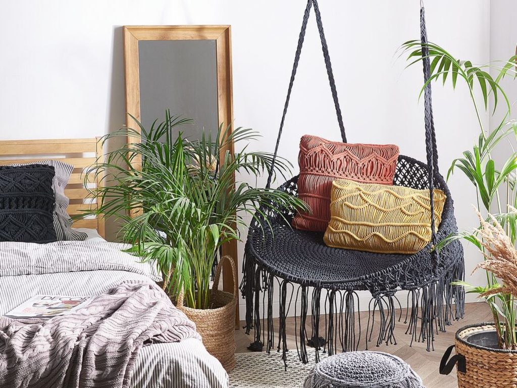 Fotoliu suspendat cu cadru potrivit pentru living sau gradina.