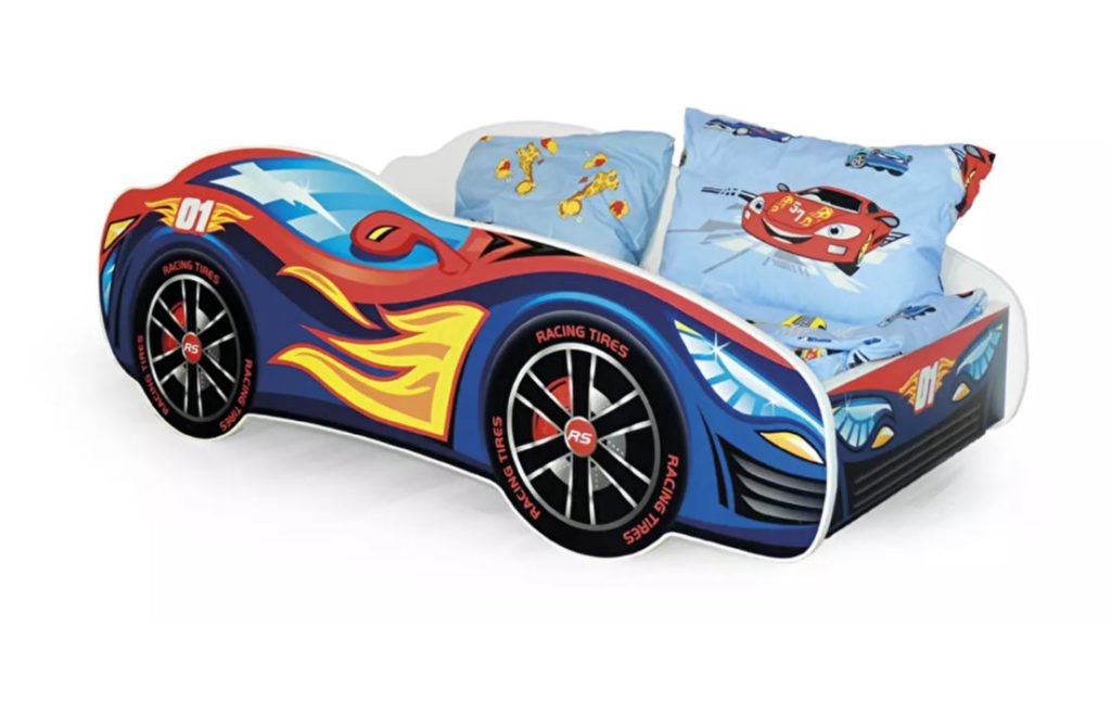 Alegerea patului potrivit pentru școlar este importantă. Este necesară adaptarea lungimii patului cu vârsta școlarilor. În ofertă paturi simple dar și multifuncționale.