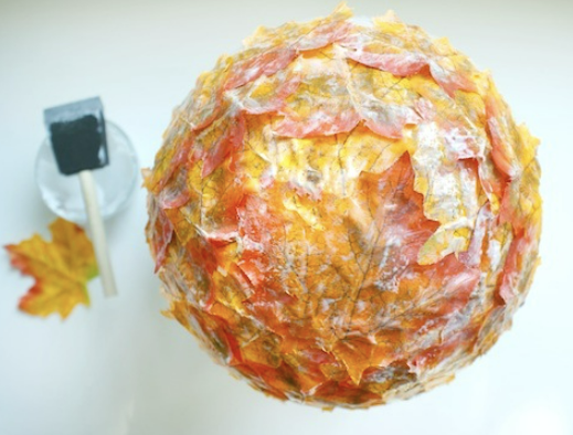 Decorații de toamnă. Bol din frunze