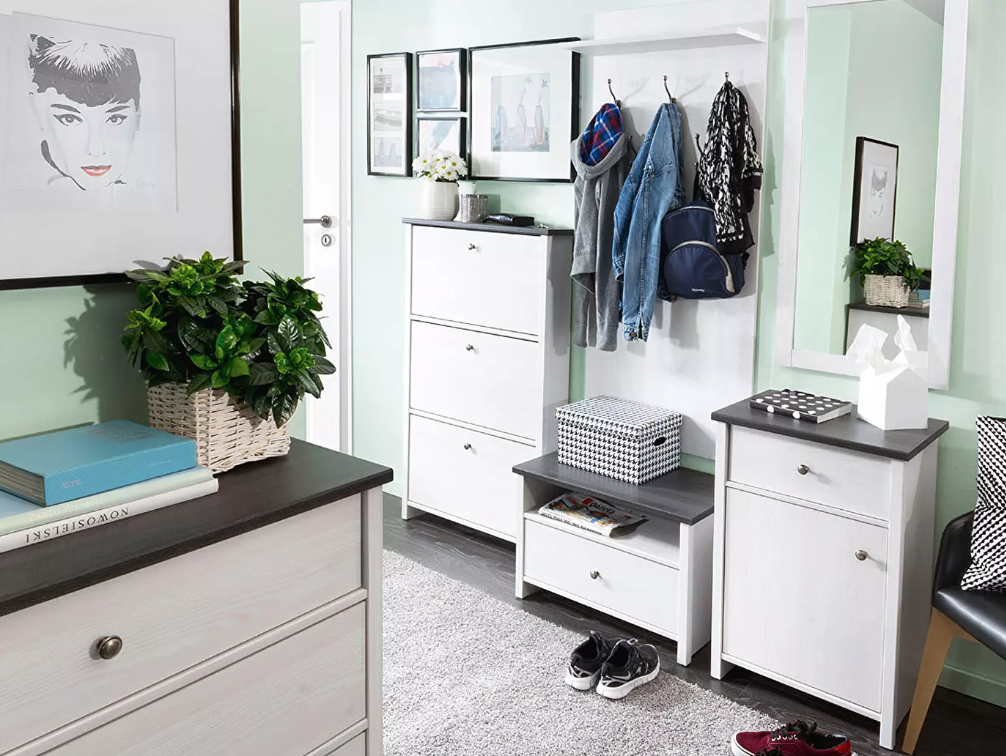 Amenajați un vestibul modern și eficient! Alegeti din gama larga de comode si seturi cuier.