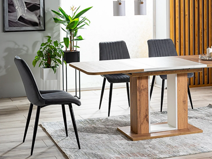 Scaune de sufragerie tapițate.