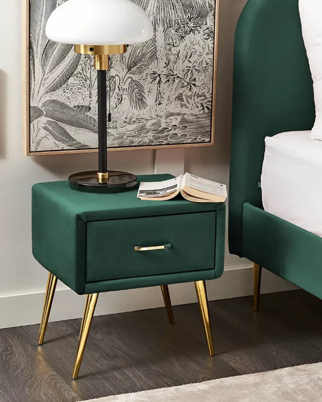 Noptiera va asigura ca aveti la indemana toate lucrurile necesare in timpul noptii sau chiar inainte de a merge la culcare.